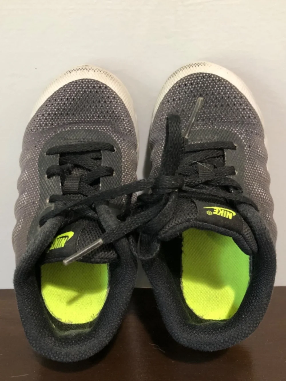 Nike Air Unisex Kids Gray/Black/Volt Lace-Up Mesh Sneakers US 8c